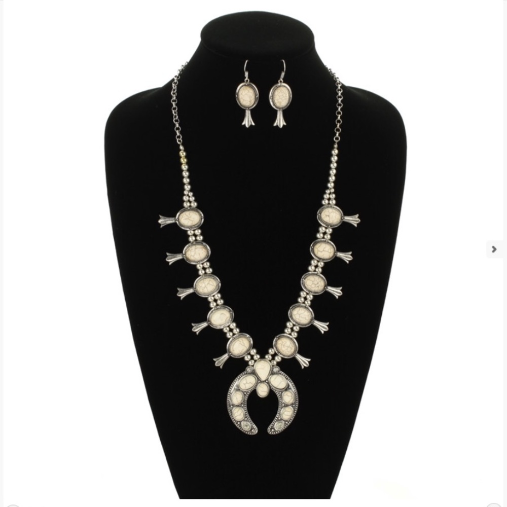 Western Squash Blossom Necklace Set - Picture 2 of 2